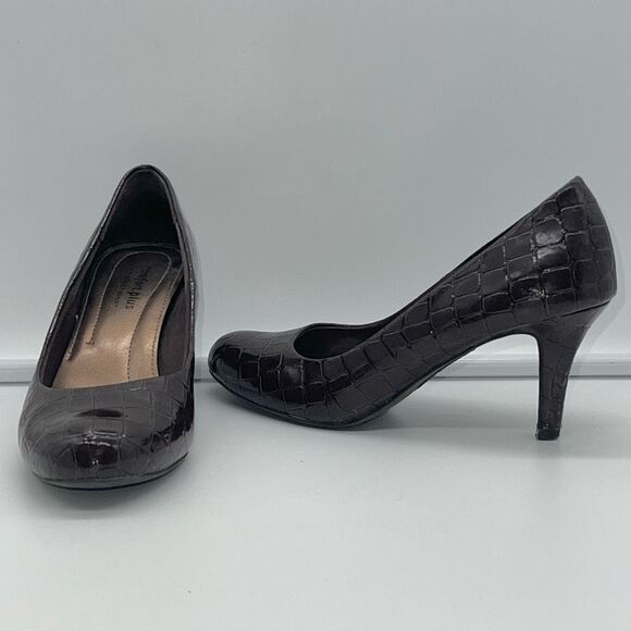 Comfort Plus Croco Embossed Pumps - Picture 1 of 11